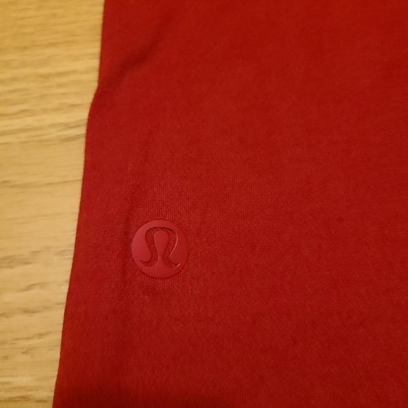 Large Red Team Canada Lululemon Fundamental Tee - Picture 2 of 6